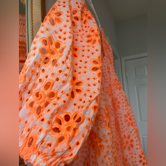 Kerrigan Elbow Sleeve Eyelet Top BNWT M - Picture 3 of 3